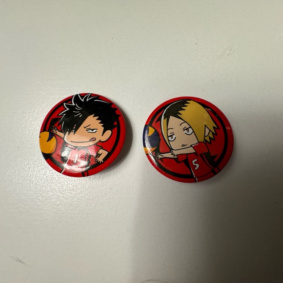 Haikyuu Kenma Kozume and Kuroo Tetsurō Anime Character Pins - Picture 2 of 4